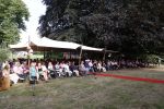 Diepenheim 31 juli 2022
Wibi Soerjadi krijgt na een tuinconcert in de tuin van zij n huis een koninklijke onderscheiding . Zijn nieuwe vriendin Myrthe is aanwezig .