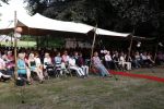 Diepenheim 31 juli 2022
Wibi Soerjadi krijgt na een tuinconcert in de tuin van zij n huis een koninklijke onderscheiding . Zijn nieuwe vriendin Myrthe is aanwezig .
