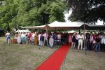 Diepenheim 31 juli 2022
Wibi Soerjadi krijgt na een tuinconcert in de tuin van zij n huis een koninklijke onderscheiding . Zijn nieuwe vriendin Myrthe is aanwezig .