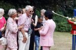 Diepenheim 31 juli 2022
Wibi Soerjadi krijgt na een tuinconcert in de tuin van zij n huis een koninklijke onderscheiding . Zijn nieuwe vriendin Myrthe is aanwezig .