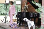 Diepenheim 31 juli 2022
Wibi Soerjadi krijgt na een tuinconcert in de tuin van zij n huis een koninklijke onderscheiding . Zijn nieuwe vriendin Myrthe is aanwezig .