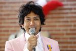 Diepenheim 31 juli 2022
Wibi Soerjadi krijgt na een tuinconcert in de tuin van zij n huis een koninklijke onderscheiding . Zijn nieuwe vriendin Myrthe is aanwezig .