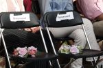 Diepenheim 31 juli 2022
Wibi Soerjadi krijgt na een tuinconcert in de tuin van zij n huis een koninklijke onderscheiding . Zijn nieuwe vriendin Myrthe is aanwezig . Wibi houdt altijd 2 plekjes vrij voor zijn overleden ouders