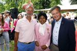 Diepenheim 31 juli 2022
Wibi Soerjadi krijgt na een tuinconcert in de tuin van zij n huis een koninklijke onderscheiding . Zijn nieuwe vriendin Myrthe is aanwezig . Wibi met Jan Peter Balkenende en Henk kamp
