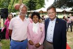 Diepenheim 31 juli 2022
Wibi Soerjadi krijgt na een tuinconcert in de tuin van zij n huis een koninklijke onderscheiding . Zijn nieuwe vriendin Myrthe is aanwezig . Wibi met Jan Peter Balkenende en Henk kamp