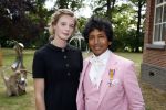 Diepenheim 31 juli 2022
Wibi Soerjadi krijgt na een tuinconcert in de tuin van zij n huis een koninklijke onderscheiding . Zijn nieuwe vriendin Mirthe is aanwezig .