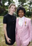 Diepenheim 31 juli 2022
Wibi Soerjadi krijgt na een tuinconcert in de tuin van zij n huis een koninklijke onderscheiding . Zijn nieuwe vriendin Mirthe is aanwezig .