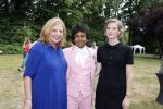 Diepenheim 31 juli 2022
Wibi Soerjadi krijgt na een tuinconcert in de tuin van zij n huis een koninklijke onderscheiding . Zijn nieuwe vriendin Myrthe is aanwezig . Wibi met Loretta Schrijver en Mirthe