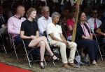 Diepenheim 31 juli 2022
Wibi Soerjadi krijgt na een tuinconcert in de tuin van zij n huis een koninklijke onderscheiding . Zijn nieuwe vriendin Mirthe is aanwezig .