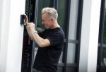 Amsterdam 15 16 en 17 juli 2023
Art Rooijakkers en zijn vriendin Karlijn Gudden wonen samen in hun nieuwe huis in Amsterdam zuid.