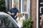 Amsterdam 15 16 en 17 juli 2023
Art Rooijakkers en zijn vriendin Karlijn Gudden wonen samen in hun nieuwe huis in Amsterdam zuid.