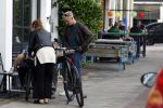 Amsterdam 15 16 en 17 juli 2023
Art Rooijakkers en zijn vriendin Karlijn Gudden wonen samen in hun nieuwe huis in Amsterdam zuid.