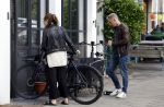 Amsterdam 15 16 en 17 juli 2023
Art Rooijakkers en zijn vriendin Karlijn Gudden wonen samen in hun nieuwe huis in Amsterdam zuid.