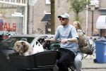 Amsterdam 14 juli 2023
Davy Klaassen met vriendin en hond op de bakfiets in Amsterdam zuid.