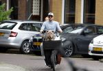 Amsterdam 14 juli 2023
Davy Klaassen met vriendin en hond op de bakfiets in Amsterdam zuid.