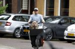 Amsterdam 14 juli 2023
Davy Klaassen met vriendin en hond op de bakfiets in Amsterdam zuid.
