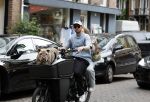 Amsterdam 14 juli 2023
Davy Klaassen met vriendin en hond op de bakfiets in Amsterdam zuid.