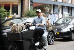Amsterdam 14 juli 2023
Davy Klaassen met vriendin en hond op de bakfiets in Amsterdam zuid.