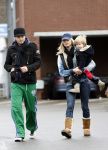 Den Haag 4 februari 2006
Dinand Woesthof met zijn zoon Dean Maddy en vriendin Lucy boodschappen doen.
Peter Smulders bv