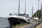 Amsterdam 27 juni 2023
Douwe Bob heeft een huis met 500K winst verkocht en woont nu op een boot aan het IJ