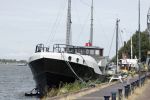 Amsterdam 27 juni 2023
Douwe Bob heeft een huis met 500K winst verkocht en woont nu op een boot aan het IJ