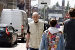 Amsterdam 6 juli 2023
Hugo Metsers heeft boodschappen gedaan en loopt terug naar zijn huis in Amsterdam zuid.