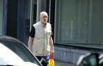 Amsterdam 6 juli 2023
Hugo Metsers heeft boodschappen gedaan en loopt terug naar zijn huis in Amsterdam zuid.