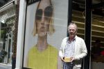 Amsterdam 6 juli 2023
Jack Spijkerman koopt nieuwe zonnebril bij Bril op de cornelis schuytstraat