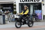 Amsterdam 24 juli 2023
Jordy Huisman van Kris Kroos Amsterdam op zijn electrische fiets
