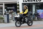 Amsterdam 24 juli 2023
Jordy Huisman van Kris Kroos Amsterdam op zijn electrische fiets