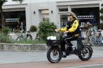 Amsterdam 24 juli 2023
Jordy Huisman van Kris Kroos Amsterdam op zijn electrische fiets