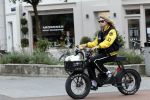 Amsterdam 24 juli 2023
Jordy Huisman van Kris Kroos Amsterdam op zijn electrische fiets