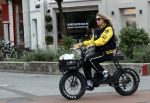 Amsterdam 24 juli 2023
Jordy Huisman van Kris Kroos Amsterdam op zijn electrische fiets