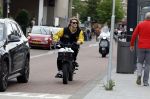 Amsterdam 24 juli 2023
Jordy Huisman van Kris Kroos Amsterdam op zijn electrische fiets