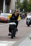 Amsterdam 24 juli 2023
Jordy Huisman van Kris Kroos Amsterdam op zijn electrische fiets