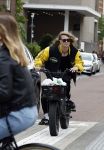 Amsterdam 24 juli 2023
Jordy Huisman van Kris Kroos Amsterdam op zijn electrische fiets