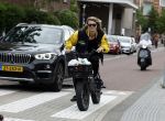 Amsterdam 24 juli 2023
Jordy Huisman van Kris Kroos Amsterdam op zijn electrische fiets