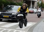 Amsterdam 24 juli 2023
Jordy Huisman van Kris Kroos Amsterdam op zijn electrische fiets