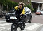 Amsterdam 24 juli 2023
Jordy Huisman van Kris Kroos Amsterdam op zijn electrische fiets
