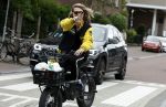 Amsterdam 24 juli 2023
Jordy Huisman van Kris Kroos Amsterdam op zijn electrische fiets