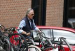 Amsterdam 16 juli 2023
Jort Kelder op de fiets in Amsterdam zuid.