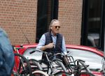 Amsterdam 16 juli 2023
Jort Kelder op de fiets in Amsterdam zuid.