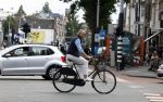 Amsterdam 16 juli 2023
Jort Kelder op de fiets in Amsterdam zuid.