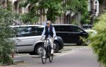 Amsterdam 16 juli 2023
Jort Kelder op de fiets in Amsterdam zuid.