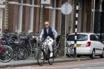 Amsterdam 16 juli 2023
Jort Kelder op de fiets in Amsterdam zuid.