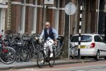 Amsterdam 16 juli 2023
Jort Kelder op de fiets in Amsterdam zuid.