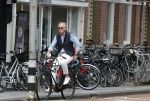 Amsterdam 16 juli 2023
Jort Kelder op de fiets in Amsterdam zuid.