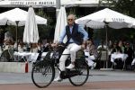 Amsterdam 16 juli 2023
Jort Kelder op de fiets in Amsterdam zuid.