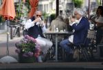 Amsterdam 19 juli 2023
Jort Kelder en Yvo van Regteren Altena  op terras in het centrum van Amsterdam.