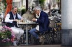 Amsterdam 19 juli 2023
Jort Kelder en Yvo van Regteren Altena  op terras in het centrum van Amsterdam.